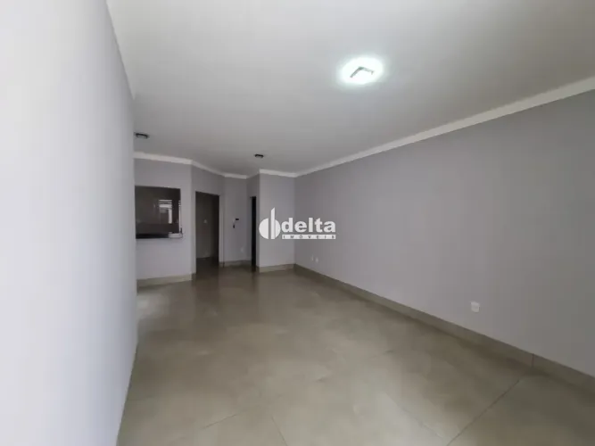 Casa com 3 quartos sendo 2 suíte disponível para venda no bairro Cidade Jardim em Uberlând