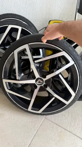 Rodas volcano aro 18 pneus novos
