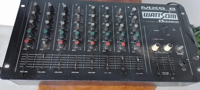 Mesa de som m X s 8 watt som