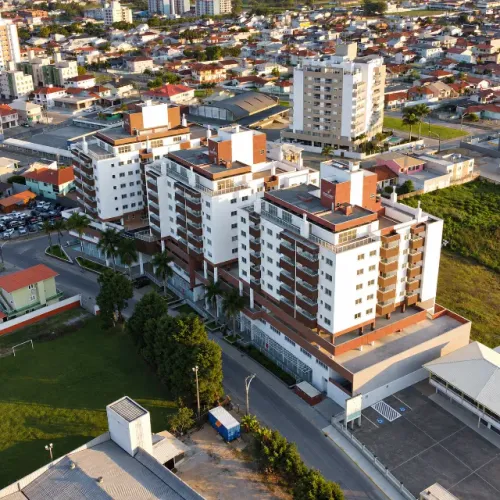 APARTAMENTO COM 3 DORMITÓRIOS E 2 VAGAS DE GARAGEM COBERTAS - BIGUAÇU TOWERS