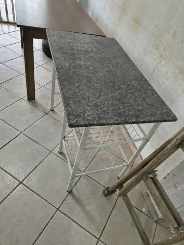 Mesa tampo de granito em bom estado (Entrego com taxa)