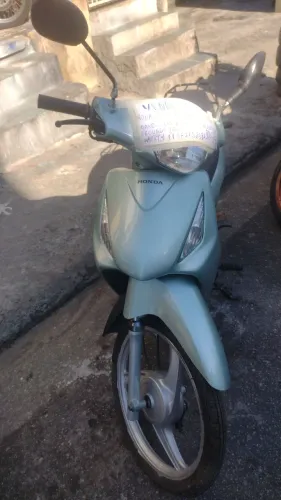 Honda bis 125 + segundo dono com manual e chave reserva. Possível colocar placa preta