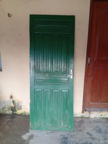 Vendo porta de madeira 80cm