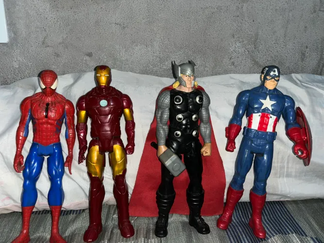 Bonecos Marvel