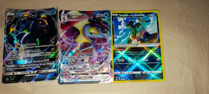 Cartas Pokémon Originais - Umbreon GX, Inteleon VMAX e Sneasler de Hisui Radiante