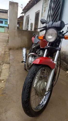 Vendo moto, em ótimo estado de conservação, para pessoas exigentes, assim como eu.