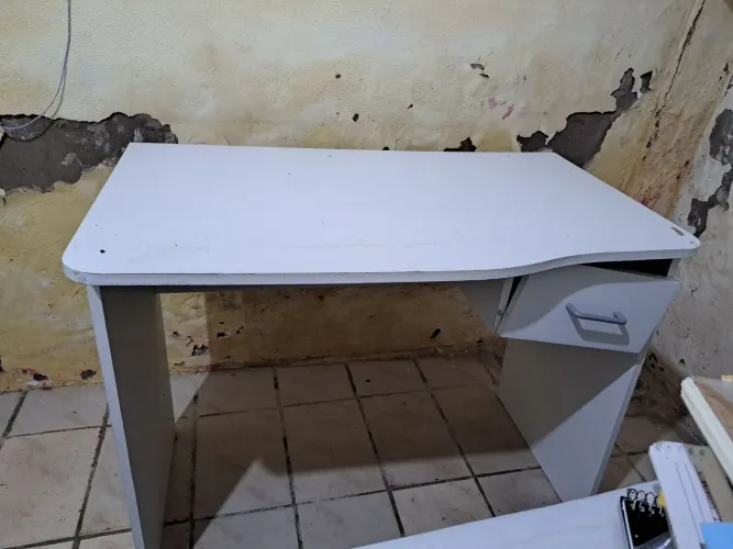 Escrivaninha / mesa para estudos