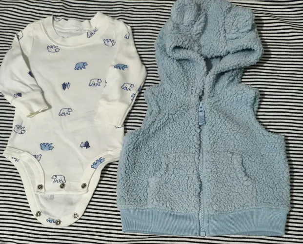 Conjunto Carter's colete em sherpa e Body, tamanho 3 meses
