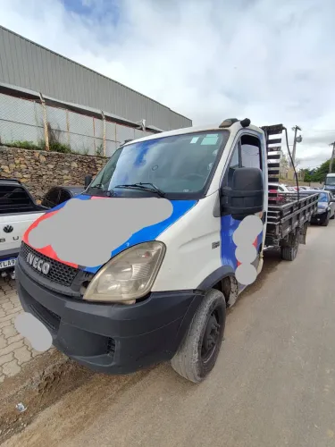 Iveco 35 s 14. Carroceria ano 2017.