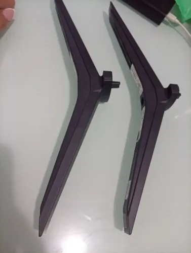 Pés da tv LG 75 polegadas 