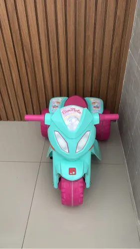 Motoca elétrica infantil