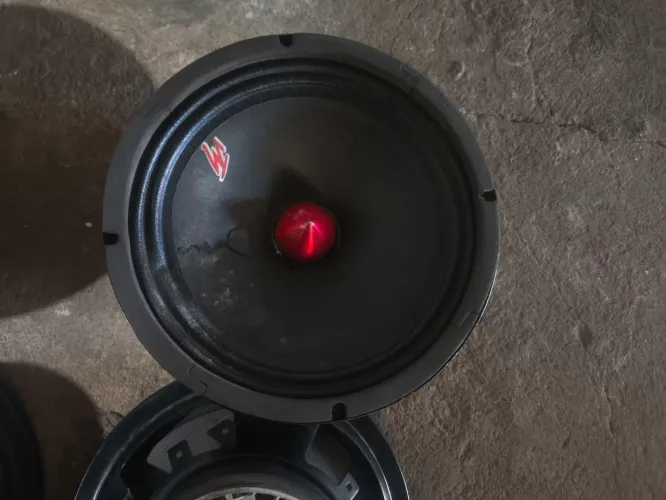 Vendo 4 alto falante woofer de 8 polegadas ou troco nós de 6 polegadas do meu interesse
