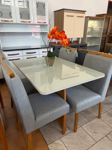 Mesa Com 04 Cadeiras Nova Lindíssima