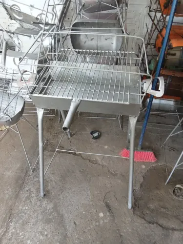 Churrasqueira de chapa caluvanizada