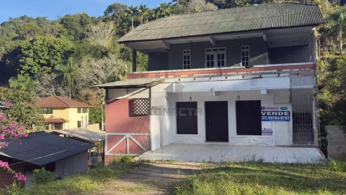 Casa comercial, com 4 pavimentos e 696 m², em Santa Isabel, Domingos Martins.