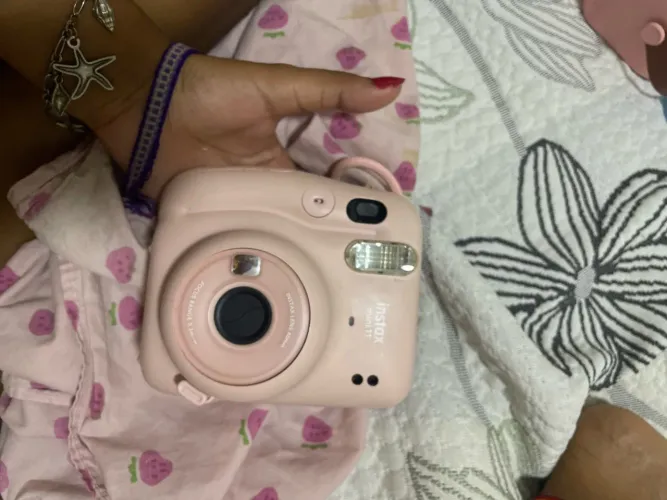 Câmera instax mini 11- com 5 films( 1 vez usada )