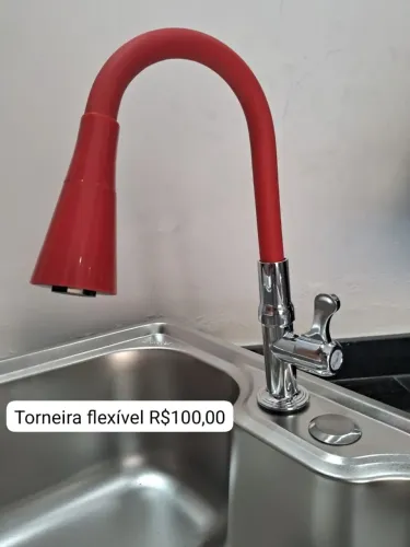 Torneira flexível Vermelha