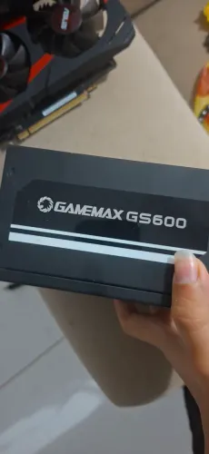 Vendo fonte gamemax e uma placa de video gtx 1050TI Cerberus.