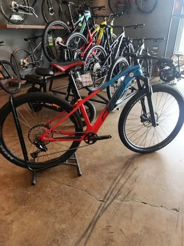 Bicicleta Oggi Agile Pro carbono