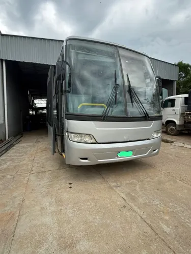 Ônibus rodoviário novíssimo