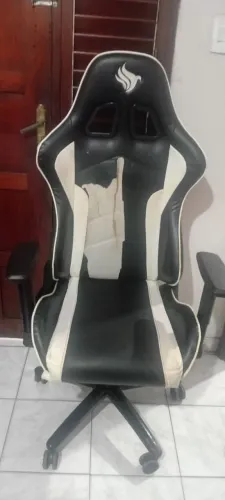 Cadeira Game pra vc gravar seus vídeos e jogar.