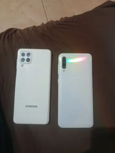 Vendo dois celulares soo precisa trocar de tela mais ta funcionando tudo 