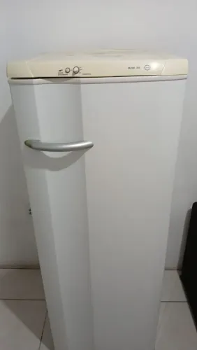 Vendo está geladeira Eletrolux