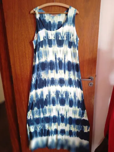 VESTIDO LONGO COM DETALHE DOURADO NA ALÇA, SUPER RODADO, TAMANHO GG E É NOVO!