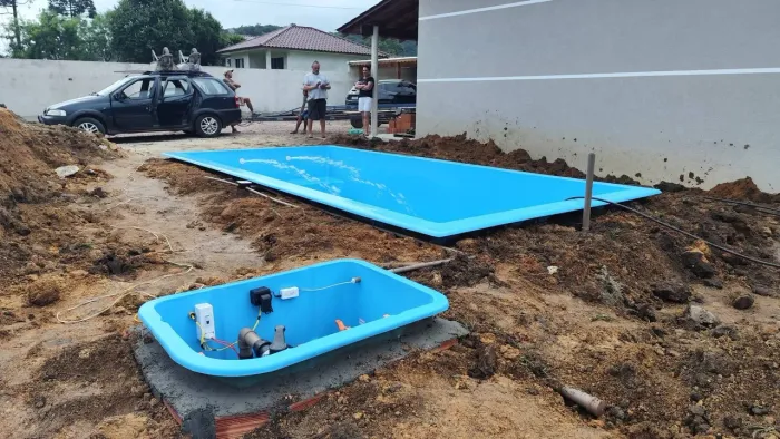Piscina nova em fibra instalada