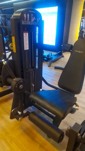 CADEIRA EXTENSORA IMPORTADA FORTWISE NOVA PRONTA ENTREGA, BIOMECÂNICA EXCELENTE E PESADA?
