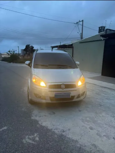 Fiat Idea Essence 1.6 Flex 16V 5P 2013
