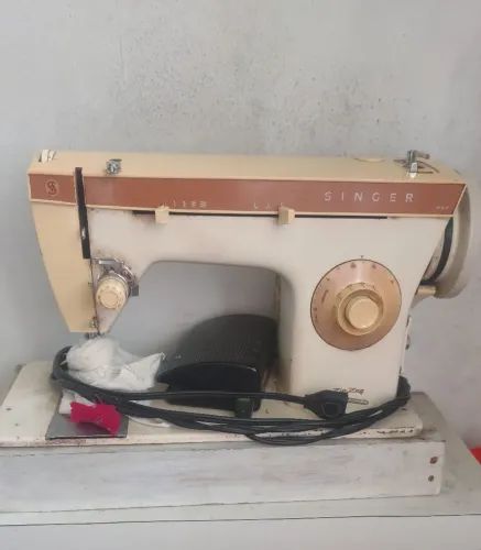 Máquina Singer 247 Zig Zag
