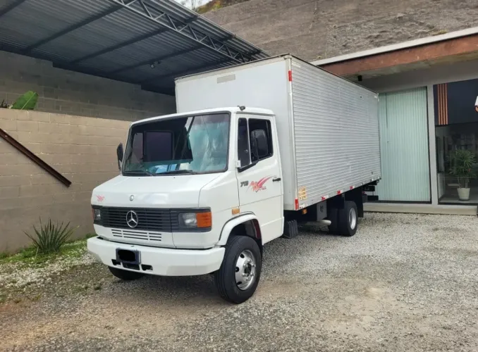 MB 710 PLUS 2005 BAÚ