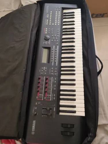 Teclado Yamaha moxf6