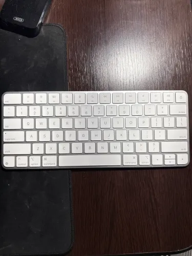 Teclado Magic Keyboard Apple USB C - Branco