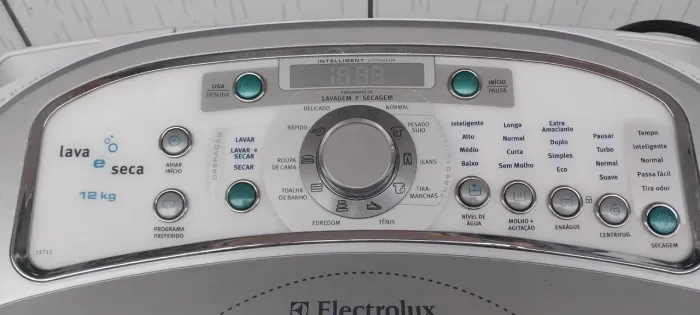 Máquina Lava e seca com 22 funções marca Eletrolux.