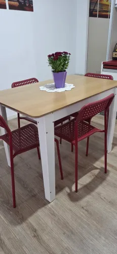 Mesa com 4 cadeiras