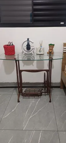 Pe de mesa com vidro