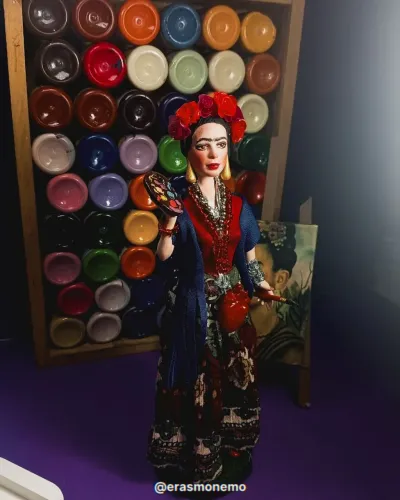 Frida Kahlo boneca de porcelana