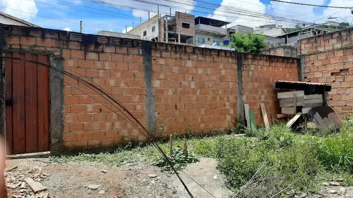 Oportunidade Imperdível! Lote à Venda no Bairro Diamante 220 m²