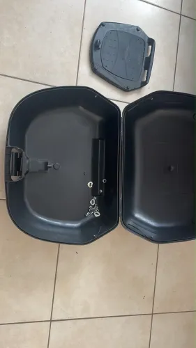 Baú moto 45L cabe dois capacetes