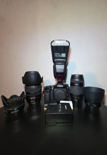 Kit Fotográfico Profissional Canon 80D + 4 Lentes + Flash Speedlite (Ótimo Estado!)