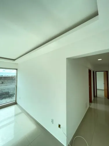 s- Turf cluib - 2 qts 1 suite , todo em porcelanato, rebaixado em sanca 300 metros da 28 d