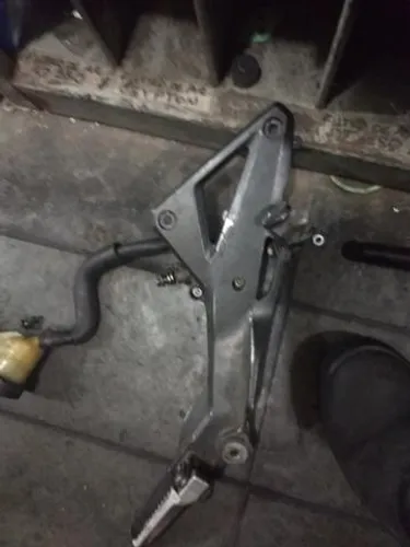 Suporte da pedaleira ou bacalhau da Hornet 2012 direito