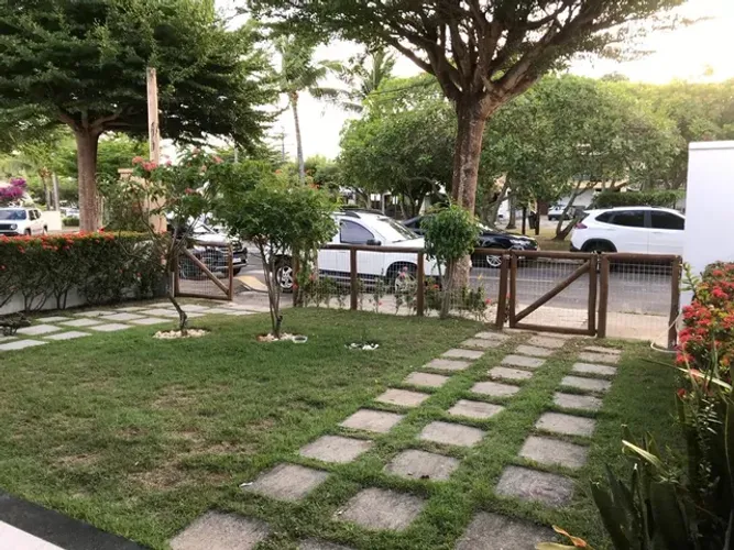 Casa ampla mobiliada em condomínio clube