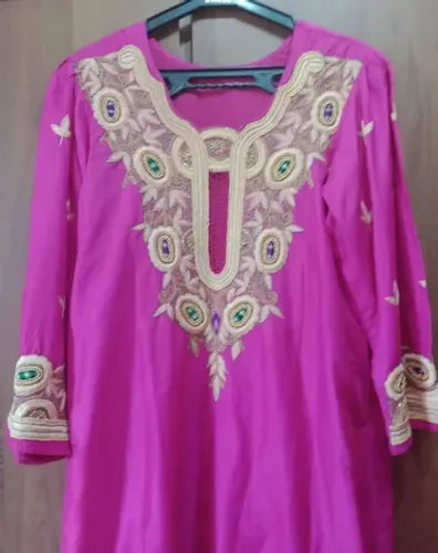 Vestido indiano de cetim bordado