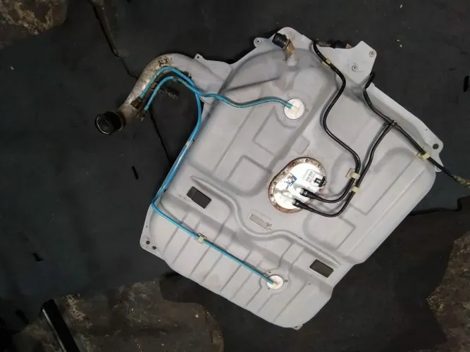 Tanque Fiat Strada com bomba combustivel 