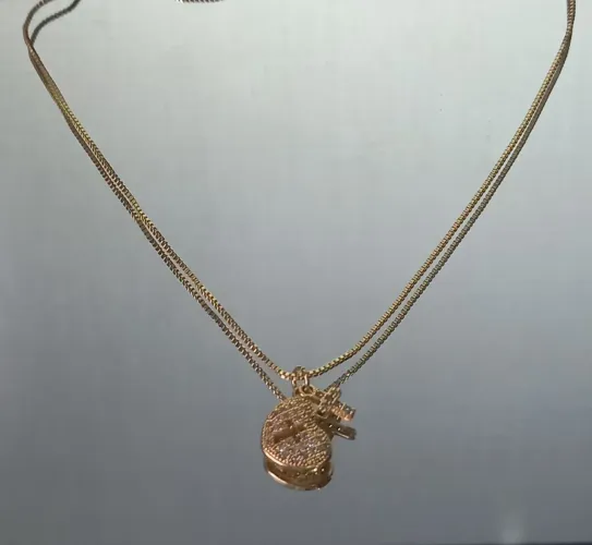 Semijoia, cordão com pingente cravejado com micro zircônias 