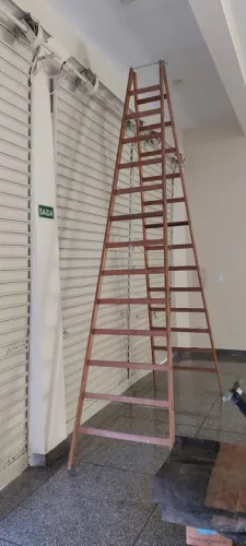 Escada de Madeira para Pintura 13 degraus