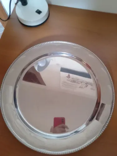 Bandeja de servir em inox e sem uso